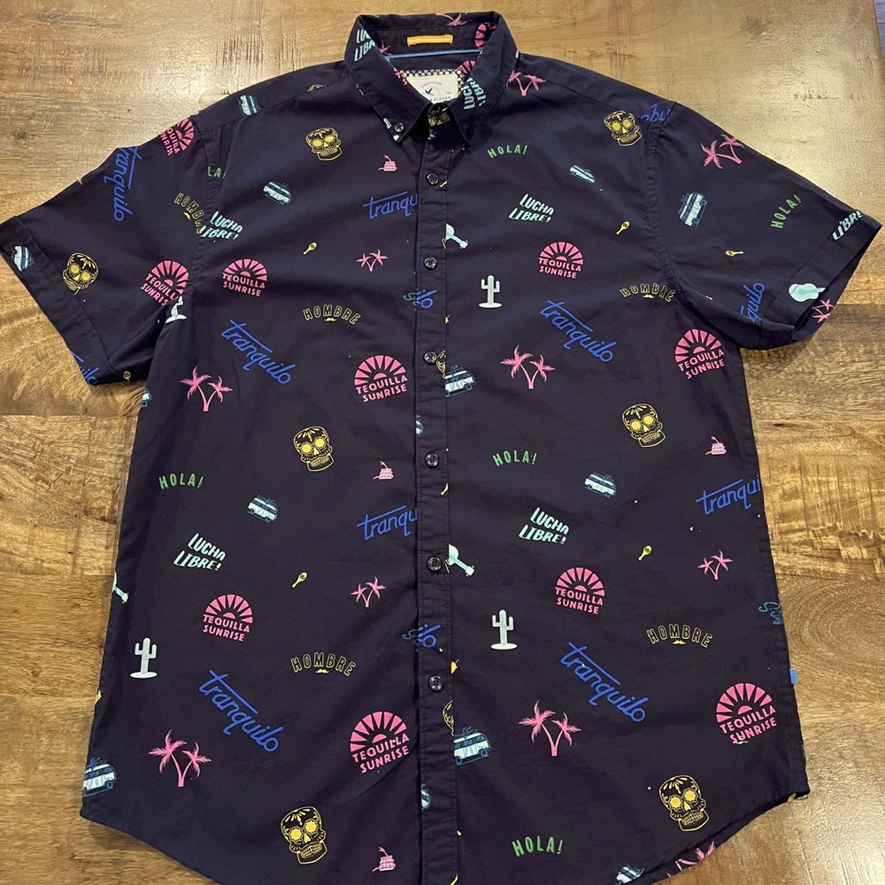 NWOT Fun men’s Tequila Sunrise button down short sleeve. Size Large slim.